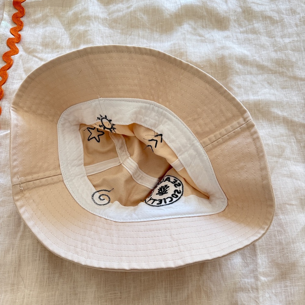 OSEA embroidered Seaweed Society Cream Bucket Hat - Picture 3 of 3